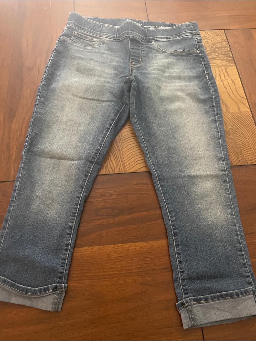 Levi's Women's Medium Blue Cropped Ankle Jeans M30